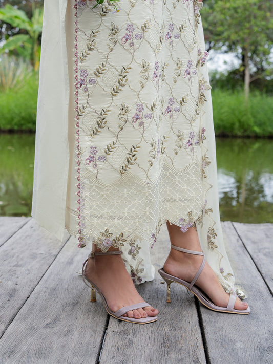 Serene Luxury Lawn By Yards